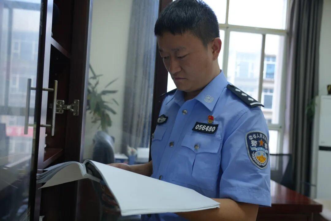左舵：深山礪劍十年路，云端亮劍護(hù)安寧